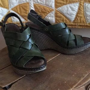 Born Wedge Sandal size 8
